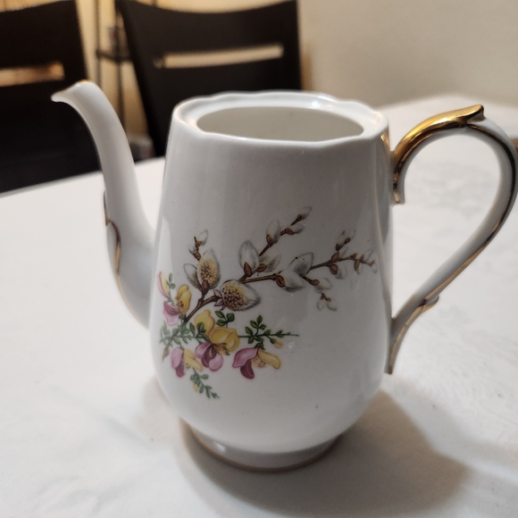 Vintage Windsor bone china Pink Freesia and Willow tea/ coffee pot - Picture 3 of 10